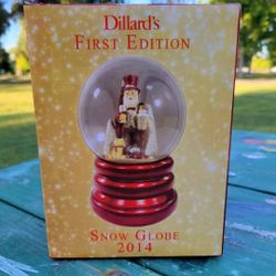 2014 Dillard's First Edition Snow Globe Christmas Santa Claus Christmas Tree