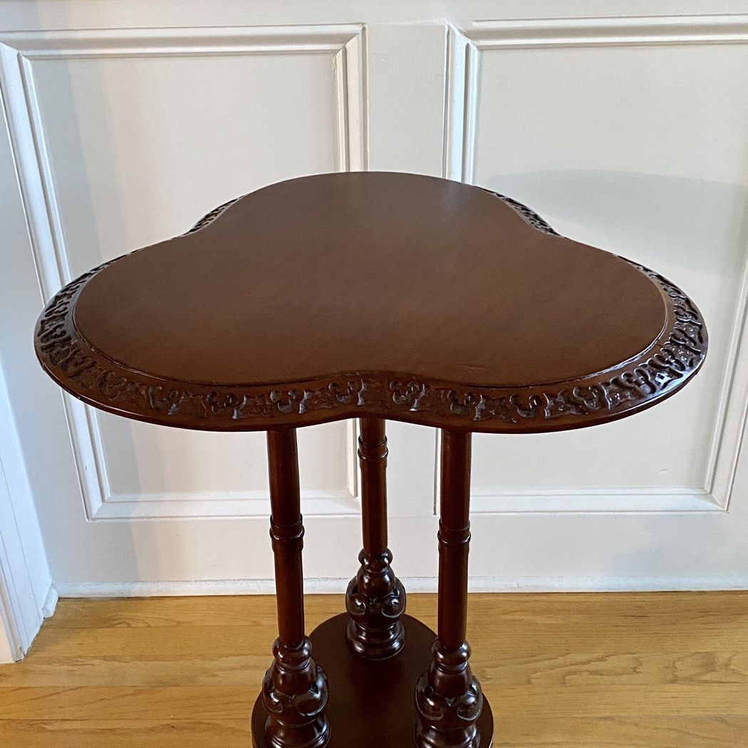 Antique Oak Small Table Three-leaf-clover 