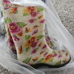 Women's Boots size 8