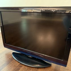 Toshiba 37” 1080p LCD HDTV television w/ remote
