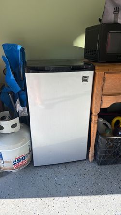 Mini fridge
