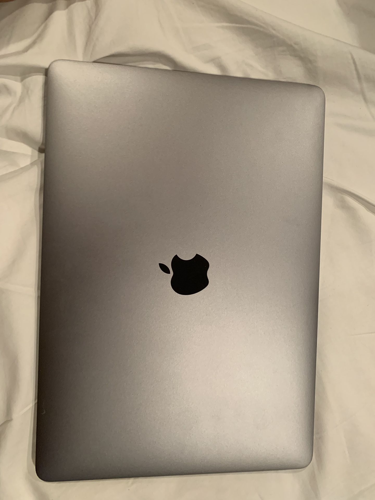 MacBook Pro 2017 128GB (MEET UPS ONLY NO SHIPPING)