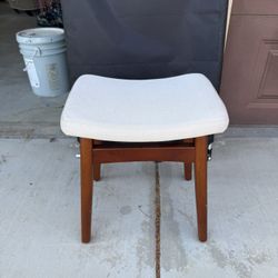 Posing Stool 