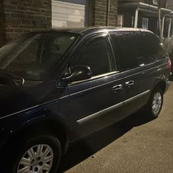 2005 Chrysler Town & Country