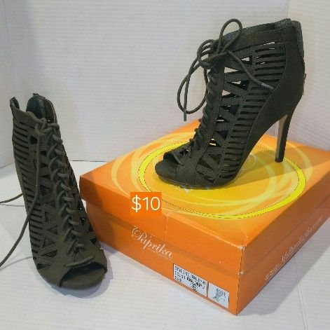 Women's heels 1 of 3