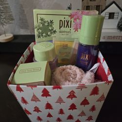 Pixi Skintreats Glow & Eye Care Gift Set – $60 Worth Of Products Brand New 🎁