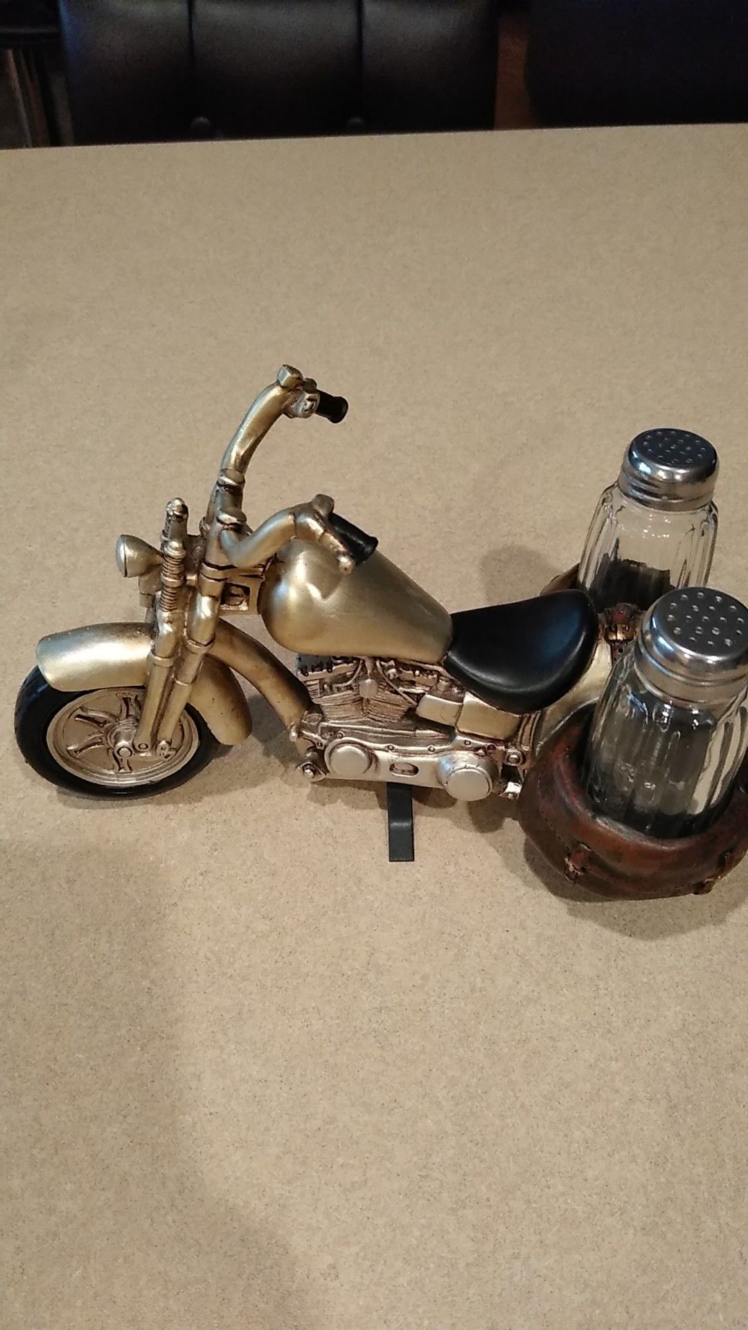 Motorcycle salt and pepper shaker holder