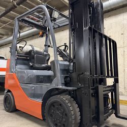 TOYOTA M8 forklift for sale 5500 lb, side shift 