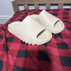 Yeezy Slide Bone