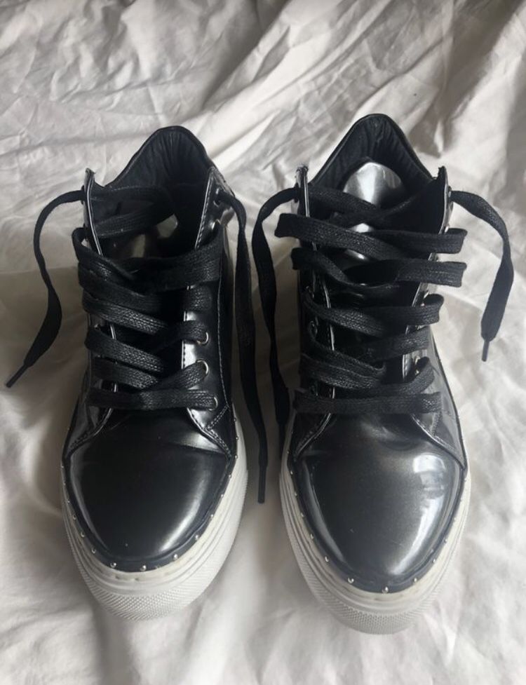 Women’s Leather Shoe: Size 7