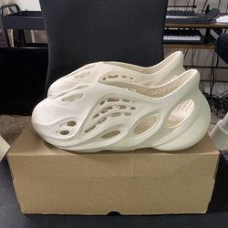 Adidas Yeezy Foam RNR ‘Sand’