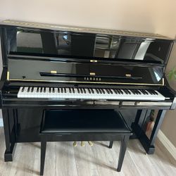 Yamaha U1 Upright Piano – Excellent Condition