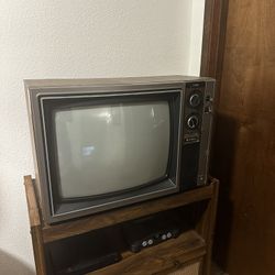 Vintage Hitachi CRT tv
