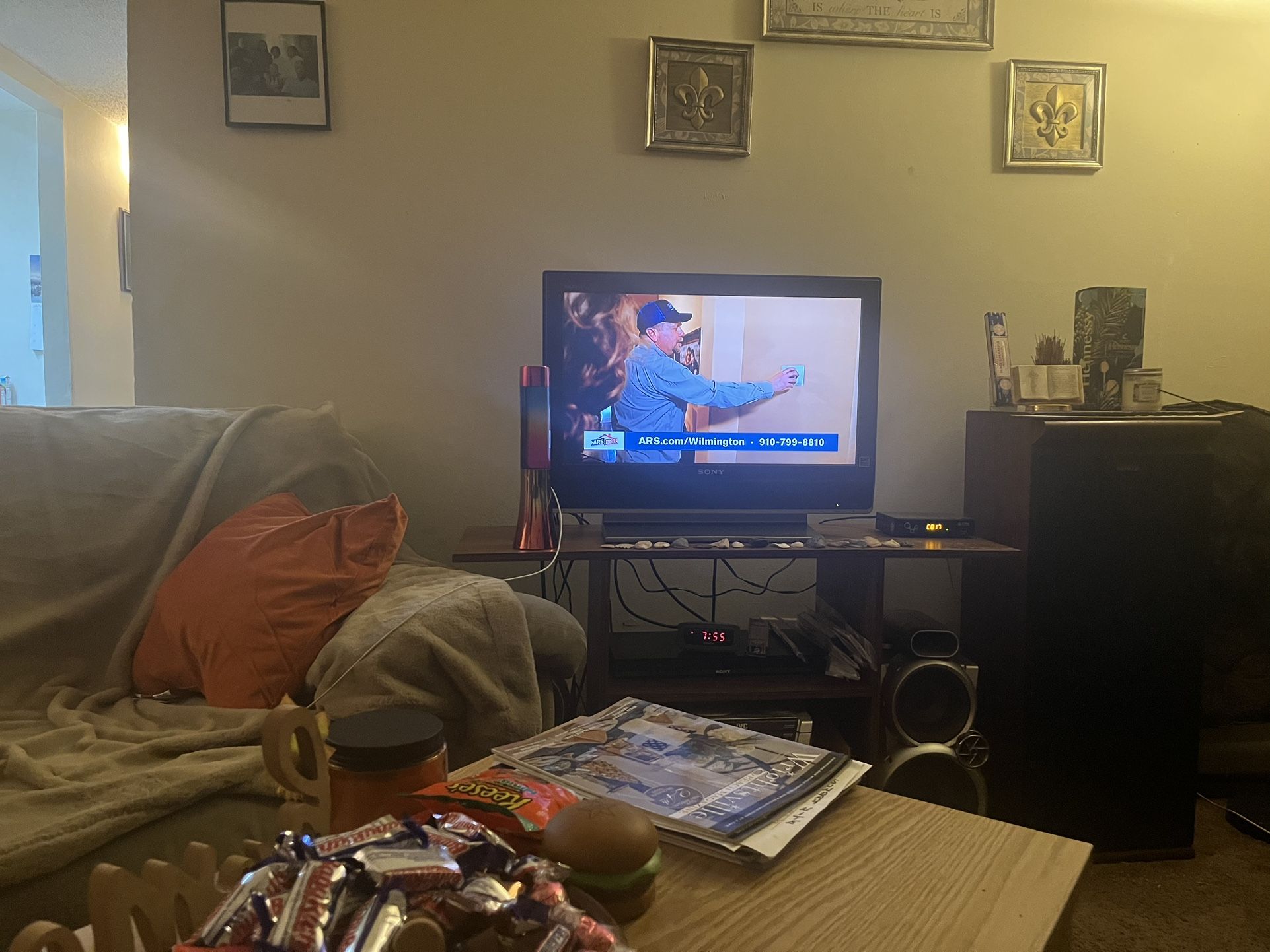 Older Model 22 in Flatscreen Sony TV
