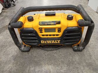 DEWALT DC012 Worksite Charger / Radio