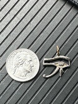 The silver eye of horus (pendant)