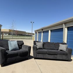 DELIVERY AVAILABLE 🚚🚛🚚 Beautiful Gray Couch And Loveseat