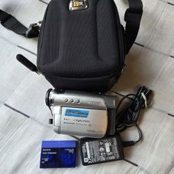 Sony Handycam DCR-HC46 Mini DV Camcorder Bundle 