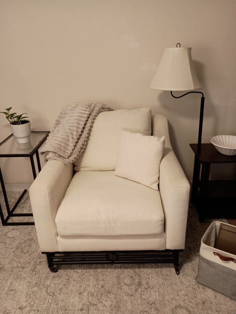 Beautiful Magnolia Armchair 