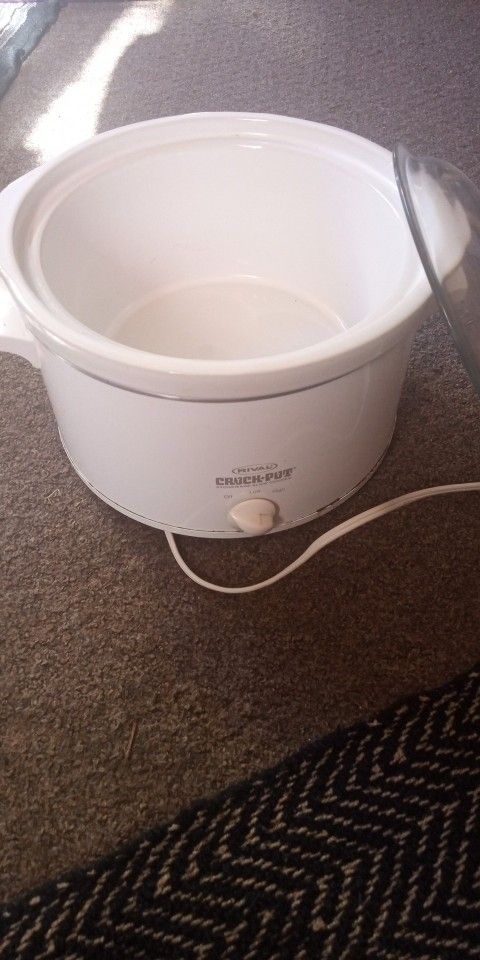 Crockpot With A Glass Lid Works Good $10.00