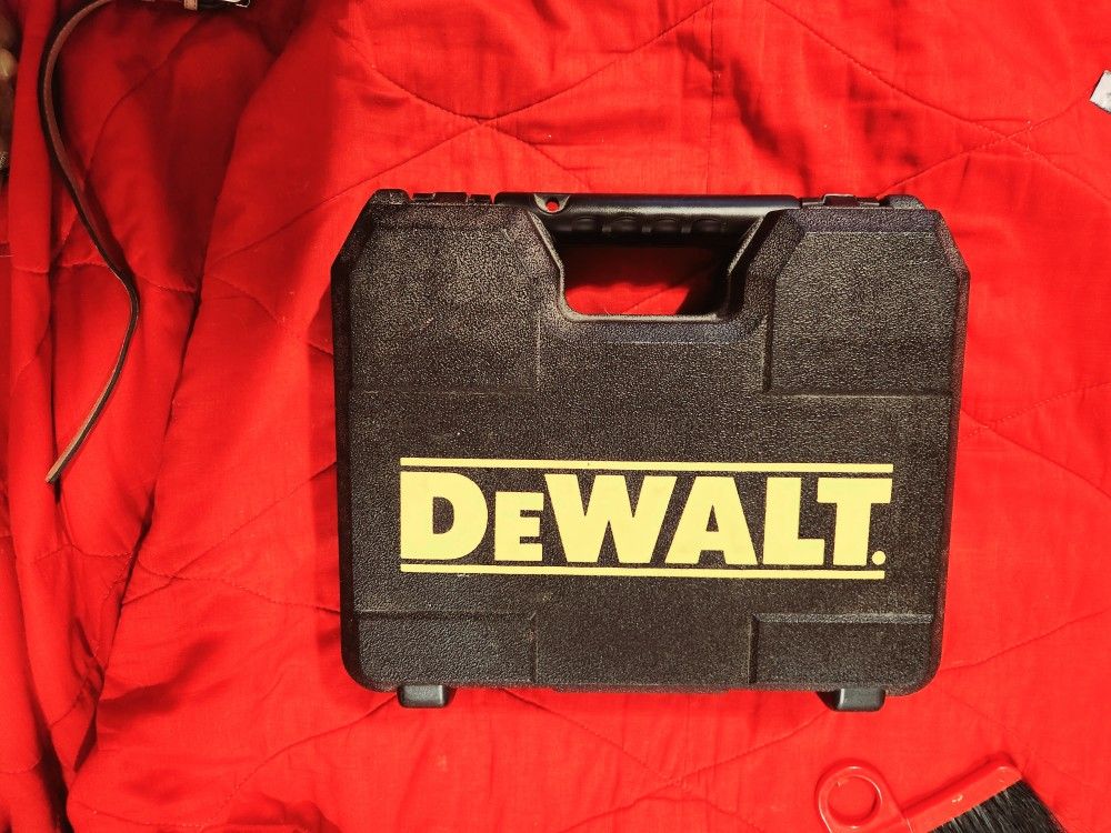 Dewalt Cordless Adjustable Clutch Drill Set