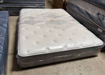 Like New Queen Size Beautyrest Harmony Luxury Mattress