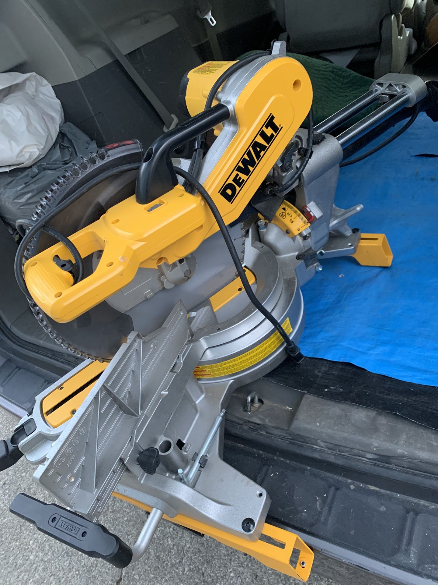 Dewalt 12” Sliding Saw LIKE NEW