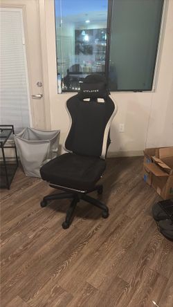 GTPlayer ergonomic gaming chair in black with breathable fabric.
