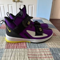 Nike LeBron Soldier 13 Basketball Shoes 