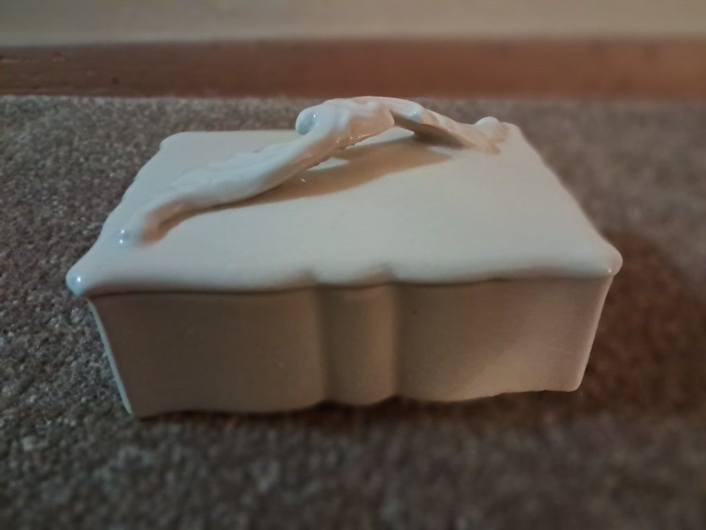 Vintage Ceramic Trinket Box