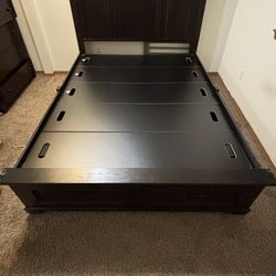 Queen Bed w/USB Port