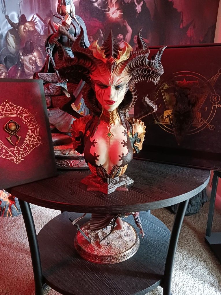 Lilith Bust  - Resin/PVC 