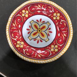 5 Plastic Dinner Plates