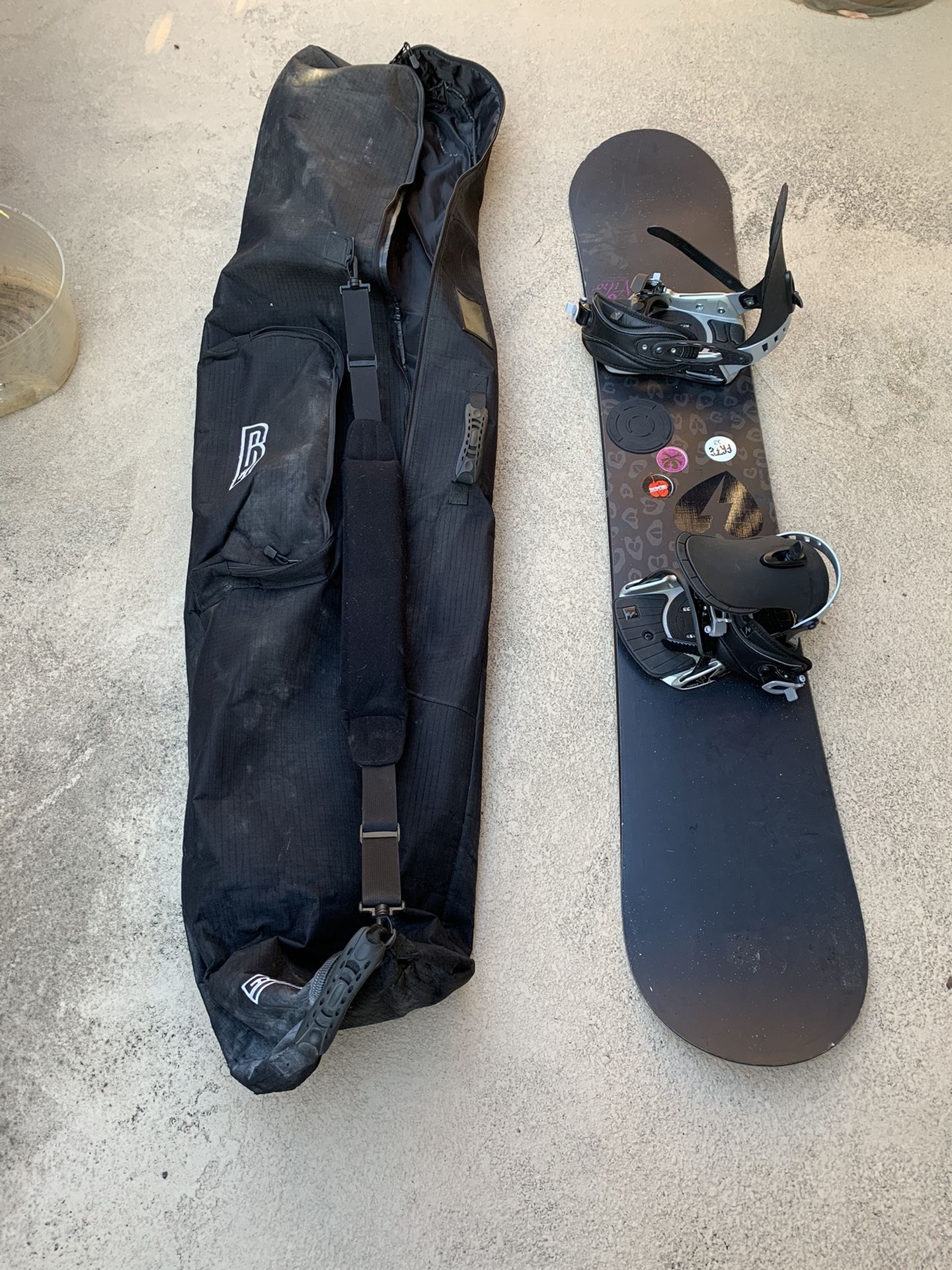 Snowboard bundle (snowboard, boots, bag)