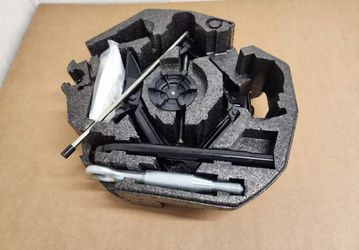 Tire Jack & Took Kit 