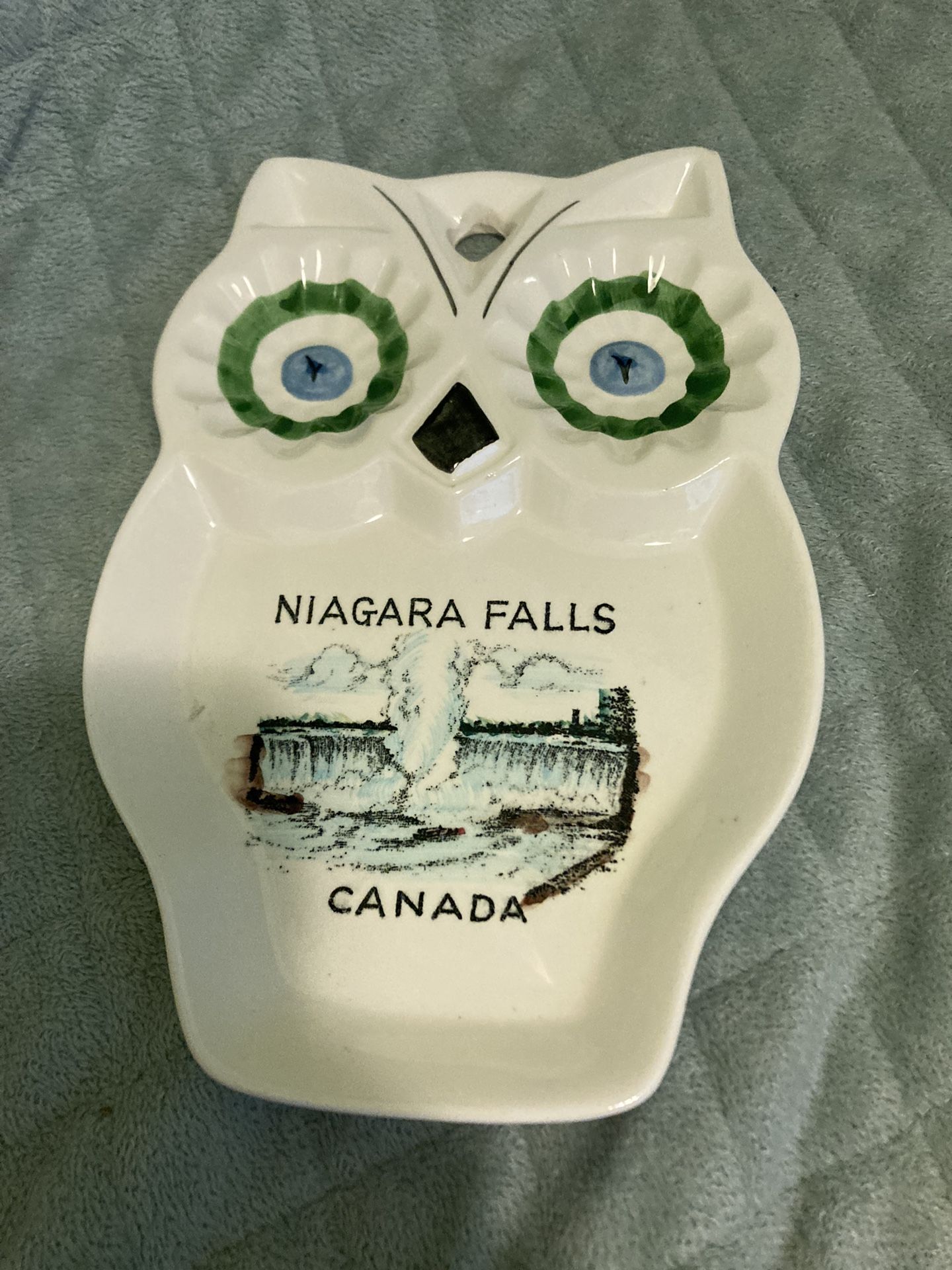 VINTAGE Niagara Falls, Canada, CERAMIC OWL SPOON REST IN WHITE, GREEN AND BLACK ACCENTS