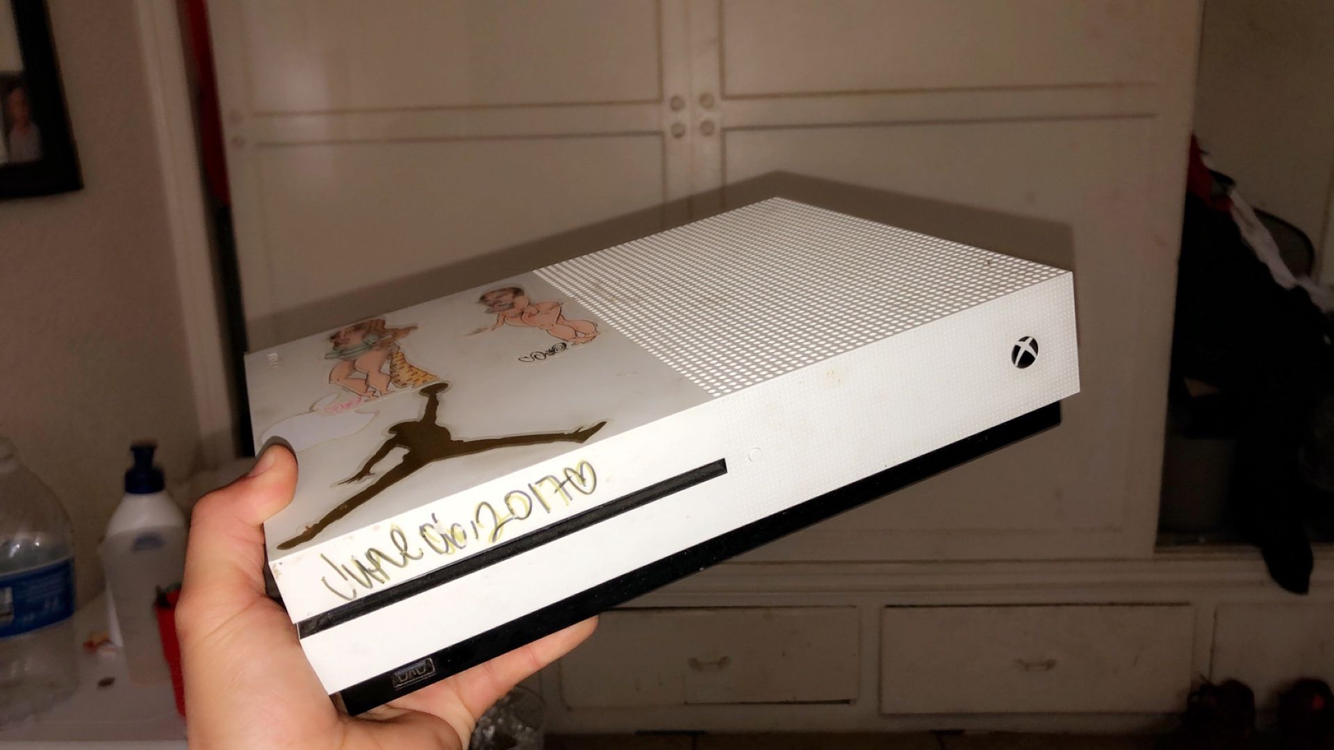 Xbox One S.