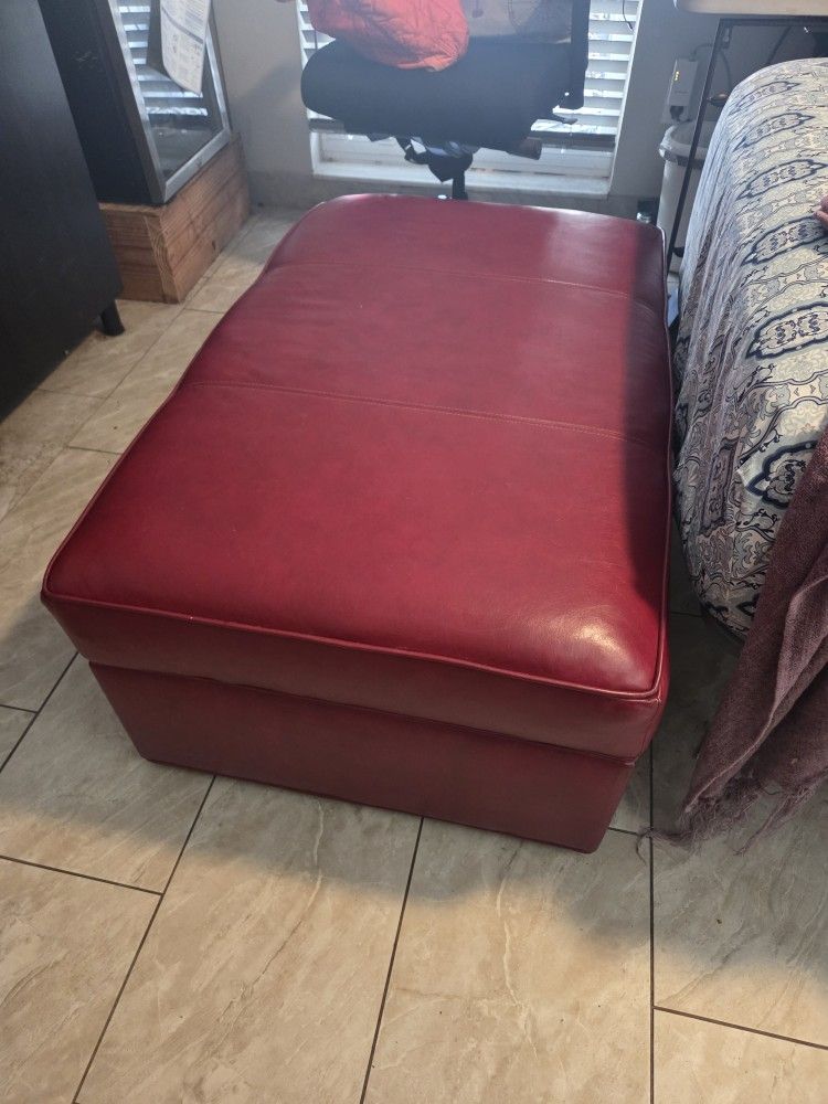 RED LEATHER OTTOMAN / Ethan Allen