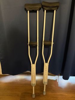 Adjustable Aluminum Crutches with padding