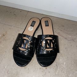 Black flat Sandal Leather shoes Jones New York Signature