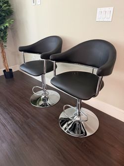 2 Bar stools - Black leather and chrome