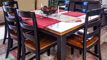Black and Wood Dining Table with 6 Chairs