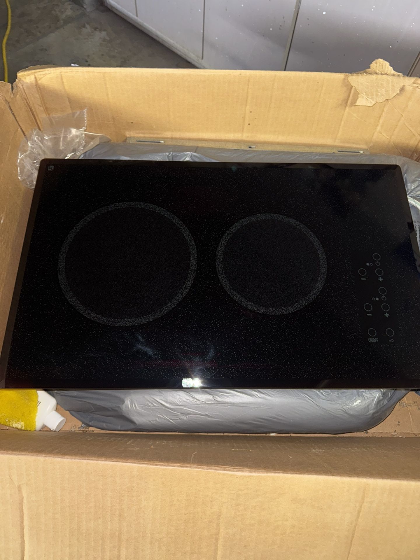 Kenyon 2-Burner Electric Cooktop – 120V (Like New, Touch Control)