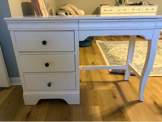White Desk & Pink Velvet Office Chair Set