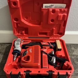 Milwaukee Pex Gun M12