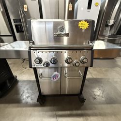 Broil King Baron S 490 Pro 3-Burner Freestanding Liquid Propane Gas Grill