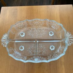 Beautiful Cambridge 3-part Divided Relish Dish. Etched, Footed, Clear Glass.