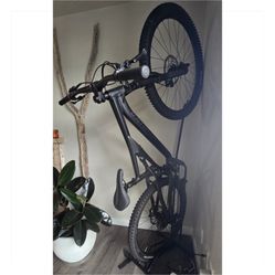 Specialized Stumpjumper Alloy Mountain Bike in Black