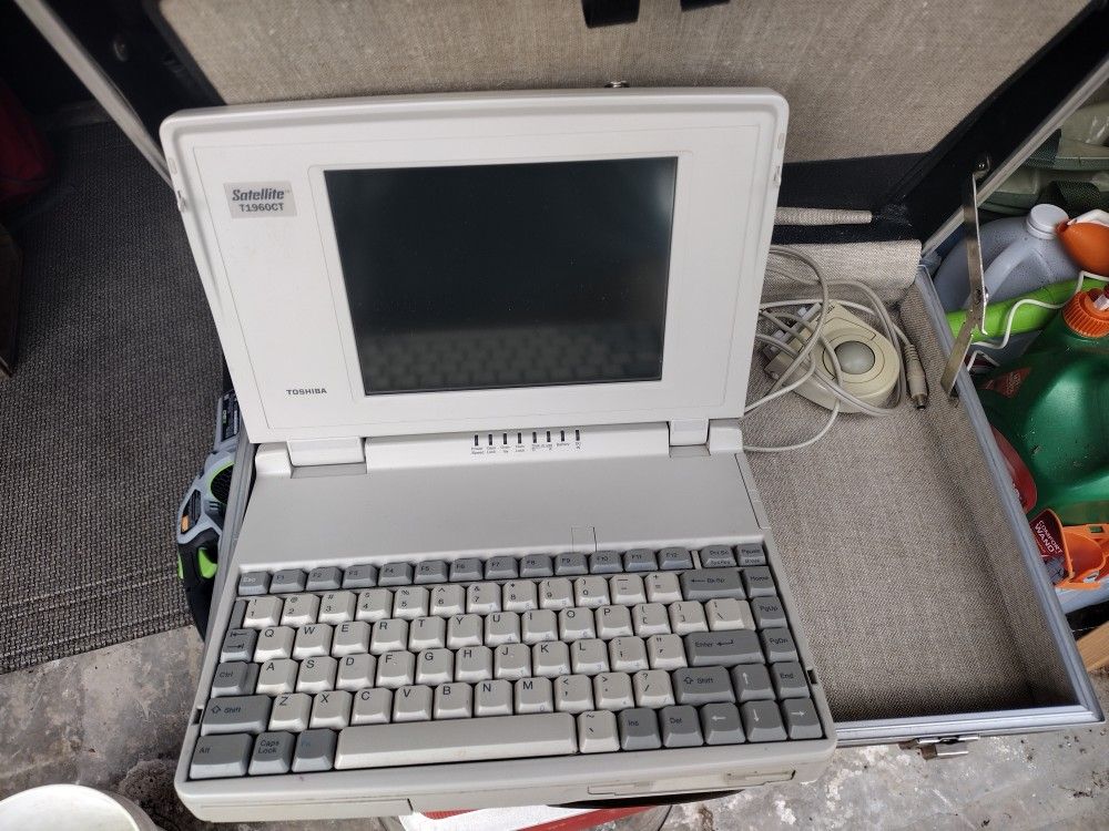1990's Toshiba Satellite T1960CT Laptop