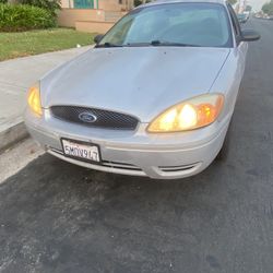 Ford Taurus 2004